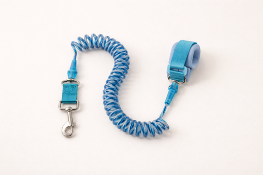 Spring-loaded dog leash, retractable pet leash, wristband-style retractable, with reflective strips, steel wire wrapped in PU